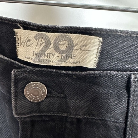 NWOT We The Free Maggie Mid-Rise Cropped Distressed Jeans Women Black SZ 29 - Picture 4 of 6